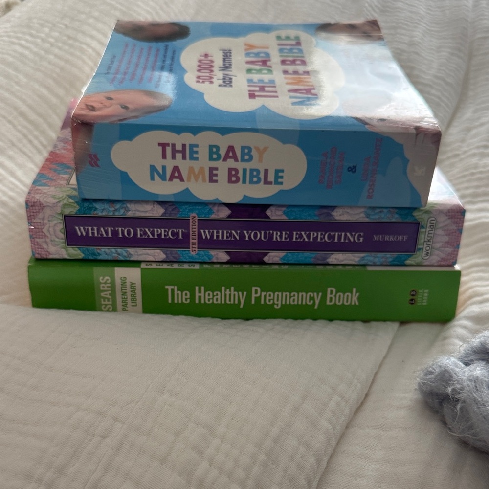 Pregnancy Guide & Baby Naming Book Set